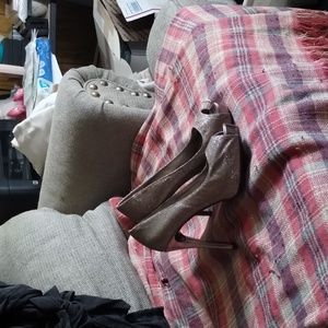 Guess high heel dress shoes